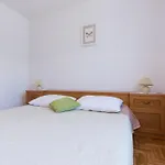 Apartament With Parking Space - 11702 Novi Vinodolski