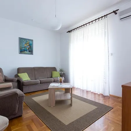Apartments With Parking Space Novi Vinodolski - 11702 Apartman *