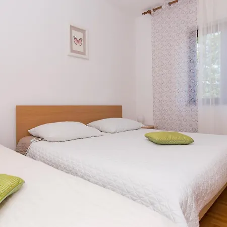 Apartman Apartments With Parking Space Novi Vinodolski - 11702