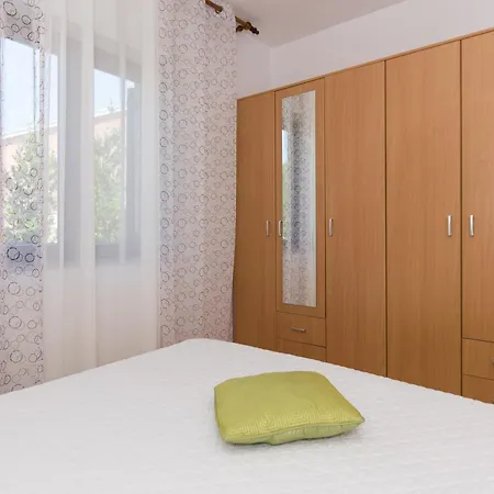 Apartments With Parking Space Novi Vinodolski - 11702 Apartman *