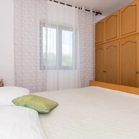 Apartman Apartments With Parking Space Novi Vinodolski - 11702 *