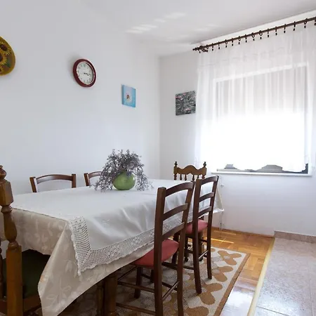 Apartment Apartments With A Parking Space Novi Vinodolski - 11702 *