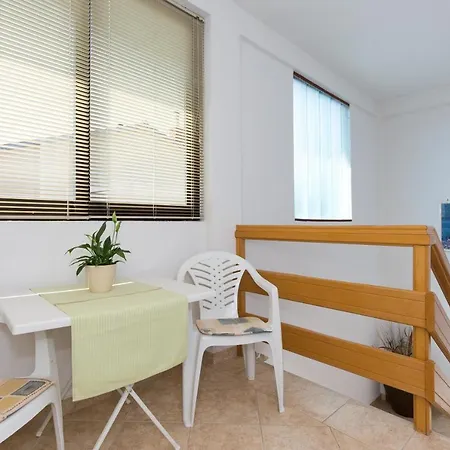 Apartments With A Parking Space Novi Vinodolski - 11702 Apartman *