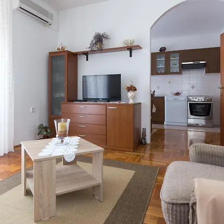 Apartments With A Parking Space Novi Vinodolski - 11702 Apartment Novi Vinodolski