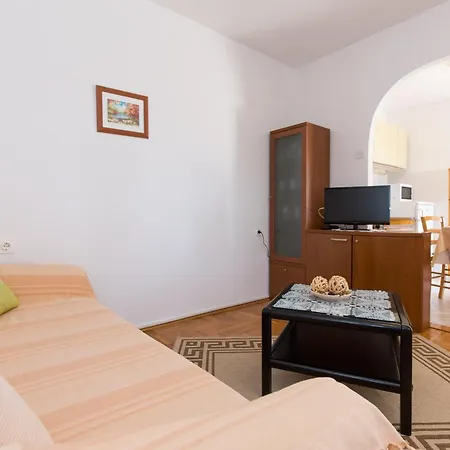 Apartments With A Parking Space Novi Vinodolski - 11702 Novi Vinodolski