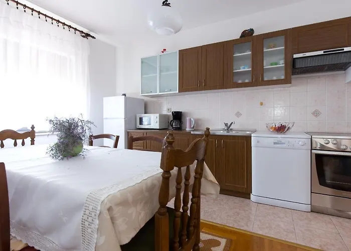 Apartments With Parking Space Novi Vinodolski - 11702 Apartman *