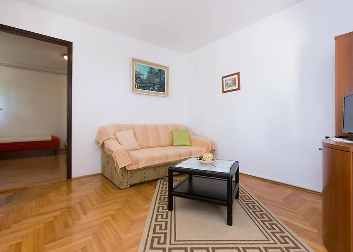 Apartment With Parking Space - 11702